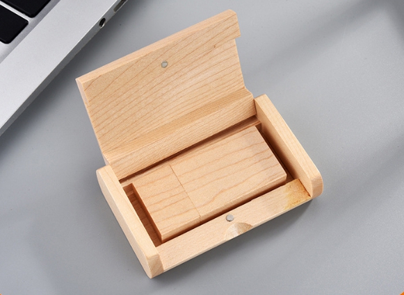 รับผลิต สกรีน แฟลชไดร์ฟ (FLASH DRIVE) พร้อมสกรีนโลโก้