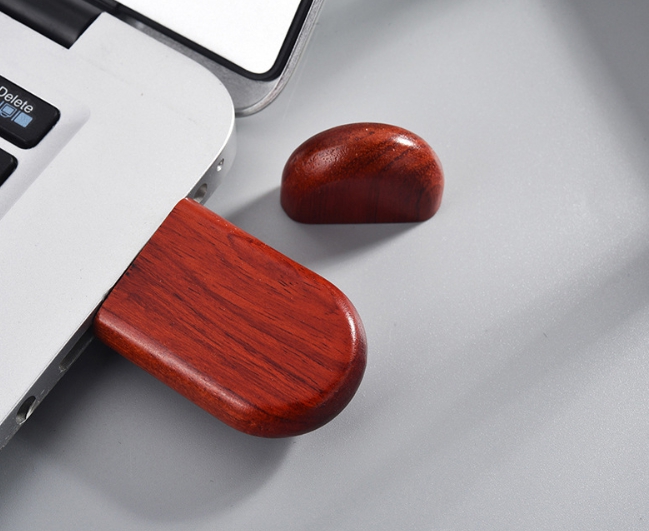 รับผลิต สกรีน แฟลชไดร์ฟ (FLASH DRIVE) พร้อมสกรีนโลโก้