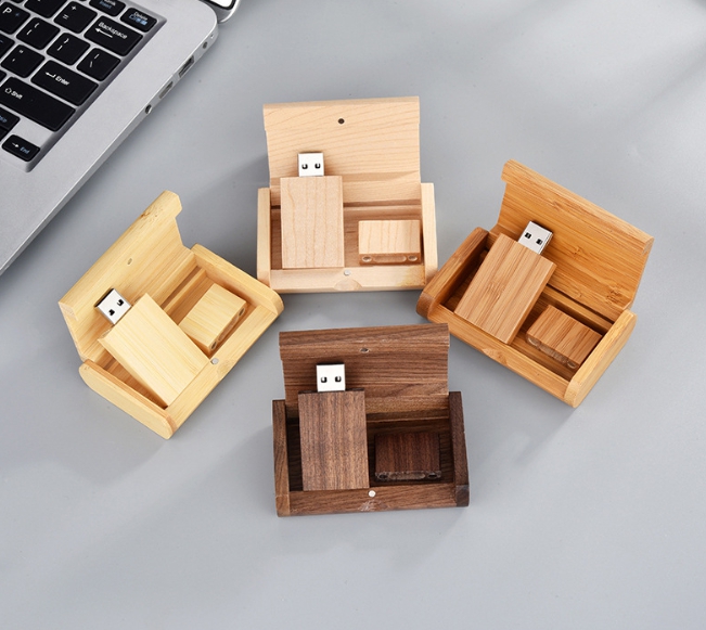 รับผลิต สกรีน แฟลชไดร์ฟ (FLASH DRIVE) พร้อมสกรีนโลโก้