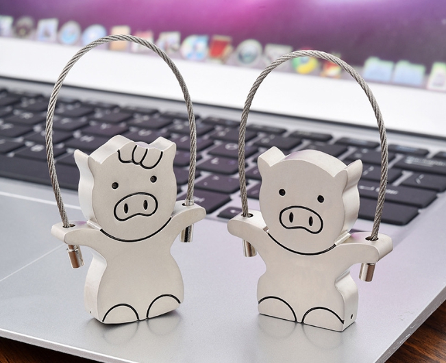 รับผลิต สกรีน แฟลชไดร์ฟ (FLASH DRIVE) พร้อมสกรีนโลโก้