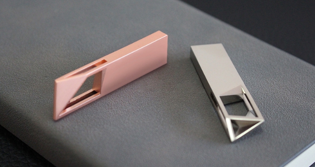 รับผลิต สกรีน แฟลชไดร์ฟ (FLASH DRIVE) พร้อมสกรีนโลโก้