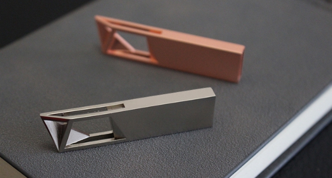 รับผลิต สกรีน แฟลชไดร์ฟ (FLASH DRIVE) พร้อมสกรีนโลโก้