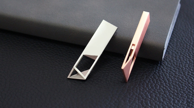 รับผลิต สกรีน แฟลชไดร์ฟ (FLASH DRIVE) พร้อมสกรีนโลโก้