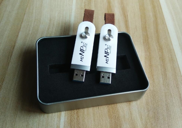 รับผลิต สกรีน แฟลชไดร์ฟ (FLASH DRIVE) พร้อมสกรีนโลโก้