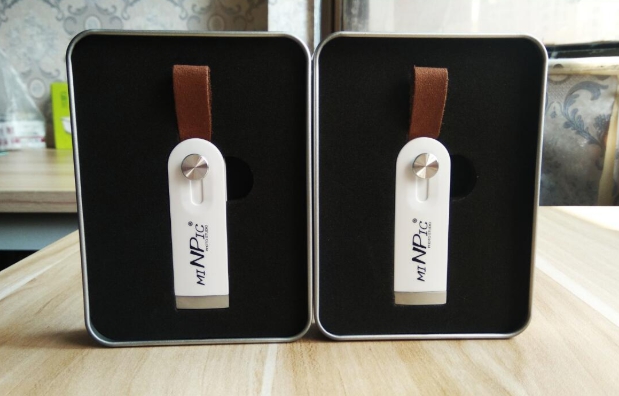 รับผลิต สกรีน แฟลชไดร์ฟ (FLASH DRIVE) พร้อมสกรีนโลโก้
