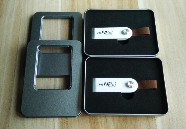 รับผลิต สกรีน แฟลชไดร์ฟ (FLASH DRIVE) พร้อมสกรีนโลโก้