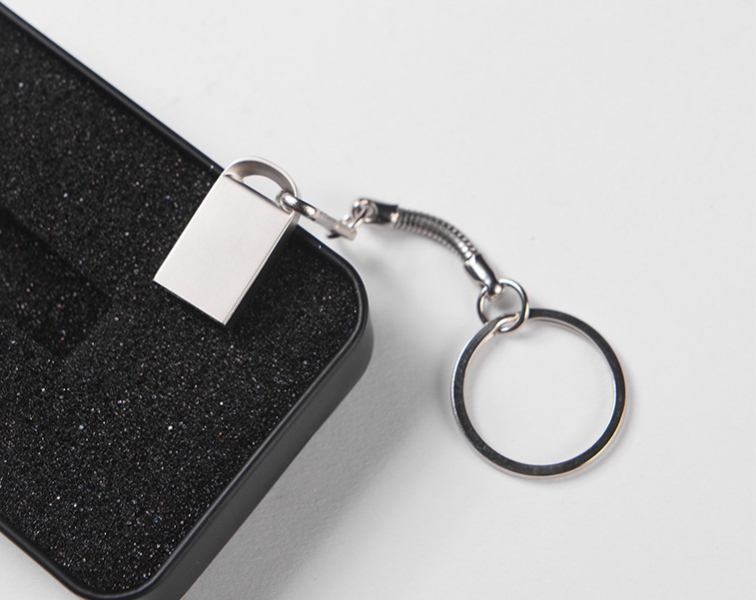 รับผลิต สกรีน แฟลชไดร์ฟ (FLASH DRIVE) พร้อมสกรีนโลโก้
