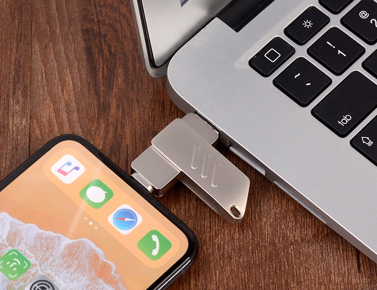 รับผลิต สกรีน แฟลชไดร์ฟ (FLASH DRIVE) พร้อมสกรีนโลโก้