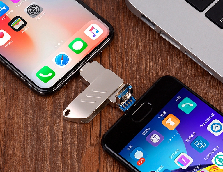 รับผลิต สกรีน แฟลชไดร์ฟ (FLASH DRIVE) พร้อมสกรีนโลโก้