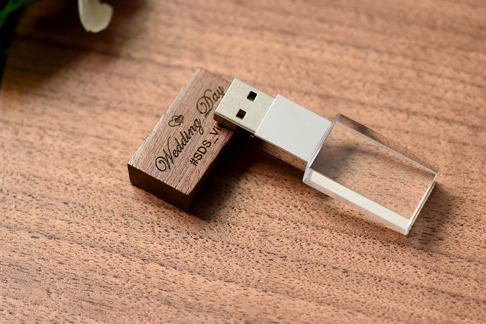รับผลิต สกรีน แฟลชไดร์ฟลายไม้ พร้อมกล่อง (FLASH DRIVE) พร้อมสกรีนโลโก้